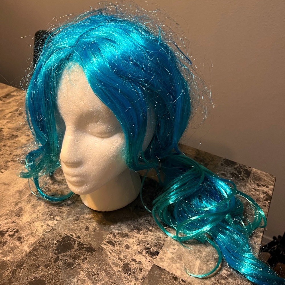 Light blue wig